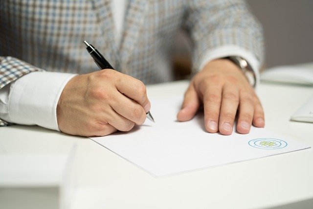 Pria, pena, dan kertas Tujuan Pemeriksaan Pajak